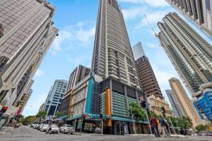 Inner-City Vibes! 2Bed1Bath1CarPoolBalcony~CBD