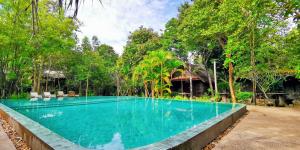 Palm Village Resort & Spa