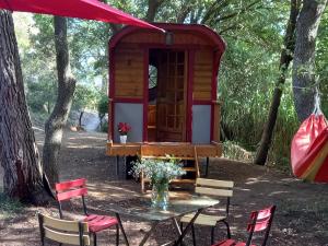 Tentes de luxe La roulotte du petit paradis : photos des chambres