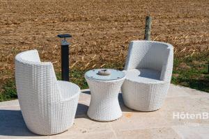 Maisons de vacances Les Lievres House Air-conditioned Relaxation Oasis with Pool & Jacuzzi : photos des chambres