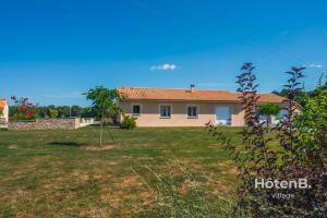 Maisons de vacances Les Lievres House Air-conditioned Relaxation Oasis with Pool & Jacuzzi : photos des chambres