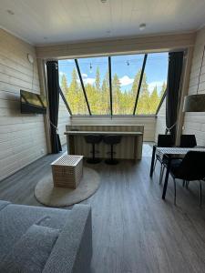Skyview Suite room in Pyhän Asteli Log Cottages