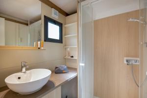 Campings Camping Paradis La Pinede : photos des chambres
