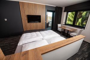 Double Room with Balcony room in Hotel Kras