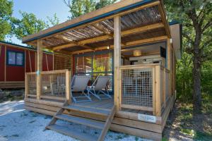 Campings Camping Paradis La Pinede : photos des chambres