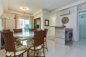 1054 - Apartamento Centro de Bombinhas - Vista Mar - 1 Vaga Garagem - 50 metros Praia