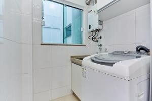 1054 - Apartamento Centro de Bombinhas - Vista Mar - 1 Vaga Garagem - 50 metros Praia