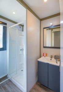Campings Camping Paradis La Pinede : photos des chambres
