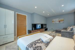 *RE7C* Ground floor room, For your most relaxed & Cosy stay + Free Parking + Free Fast WiFi *