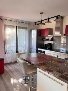 Appartements T3 au calme, proche centre ville. : photos des chambres