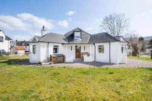 Cosy Hygge/ Scottish themed home by Loch Ness - Achlain