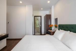 Phòng Superior giường đôi có ban công (Superior Double Room with Balcony)