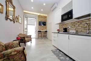 Roman Holiday Suites