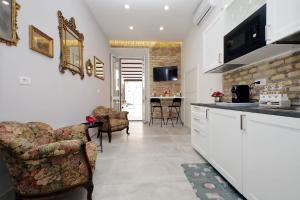 Roman Holiday Suites