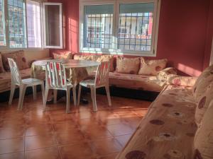 Villa La Palma 2, Imi ouaddar