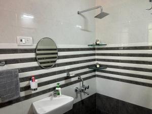 Spacious Studio & Pool facility.