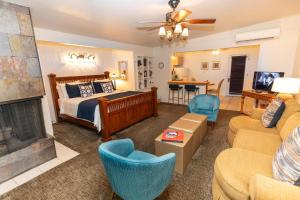 King Studio room in Old Ranch Inn - Adults Only 21 & Up