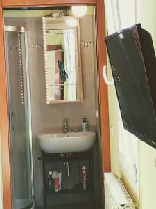 Apt bright, quiet! In the center.