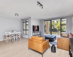 Capri On Lake 101 The Island Club