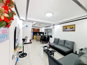 Furnished House in Calapan City Subdivision near ROBINSONS Mall L33