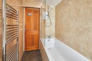 Oswy Street, Whitby. Sleeps up to 7 guests