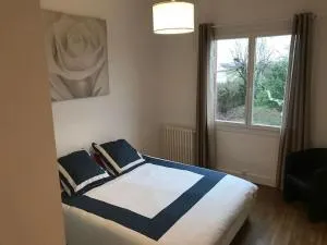 Maison 8 P. Bien situé. Entrée et sortie facile. - LʼIsle-dʼEspagnac