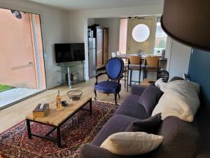 Latelier, appart avec jardin à 100 m de la mer.