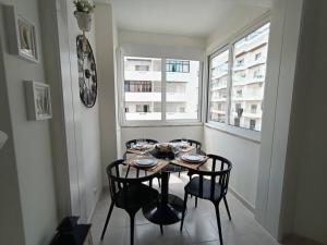 Apartamento T1, acolhedor a 2 min da praia com AC