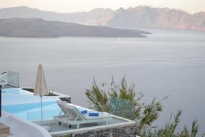 Cliffside Junior Suite with Private Pool and Caldera View