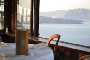 Maison Des Lys - Luxury Suites Santorini Greece