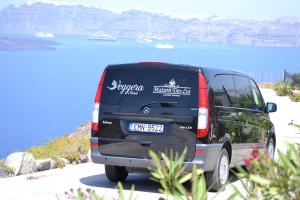 Maison Des Lys - Luxury Suites Santorini Greece