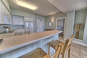 Spectacular Gulf front Condo with Beach and Picnic Area Access - Unit 1406