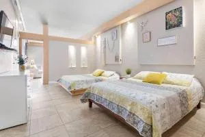 Unique Stay with European Charm - Painters Hill