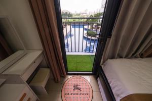 2 Side-by-Side P00L Front Condos, 6 Beds, 2 CR, 2 Kitchen at MOA