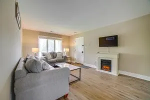 Renovated Munster Condo - 15 Mi to Lake Michigan! - 波蒂奇