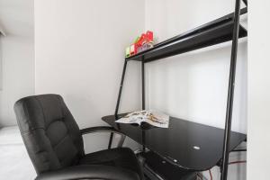 Central Sleek City Living close to Everything