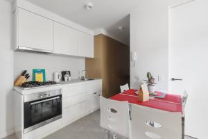 Central Sleek City Living close to Everything