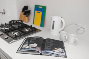 Central Sleek City Living close to Everything