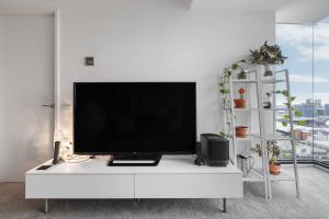 Cradle the Clouds - Southbank Stay with Parking