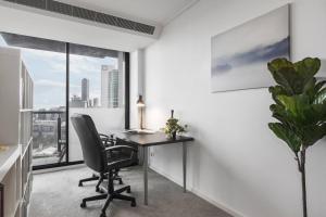 Cradle the Clouds - Southbank Stay with Parking