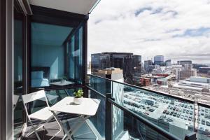 Stunning Sky-High Urban City Pad at Southbank