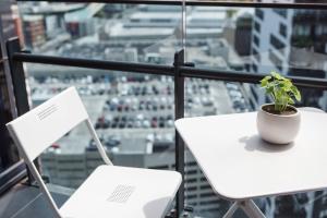 Stunning Sky-High Urban City Pad at Southbank