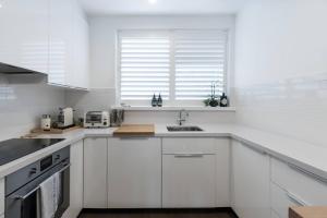 Sophisticated and Spacious South Yarra Sanctuary