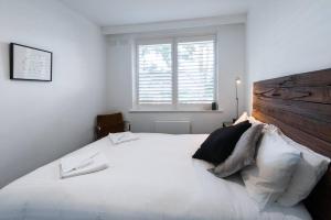 Sophisticated and Spacious South Yarra Sanctuary