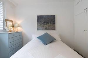 Sophisticated and Spacious South Yarra Sanctuary