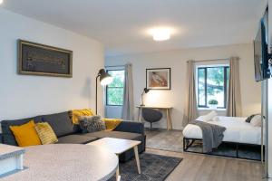 Zen Boutique A Well-connected Studio with Parking