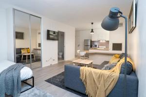 Zen Boutique A Well-connected Studio with Parking