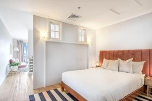 Georgina Mid-Century Modern Poolside Stay