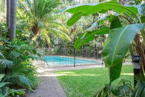 Central and Secluded - Potts Point Paradise with Pool