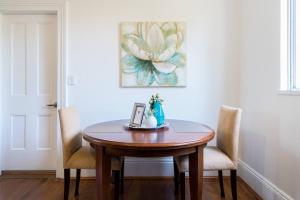 Executive Esperanza - Stay in a Victorian Manor